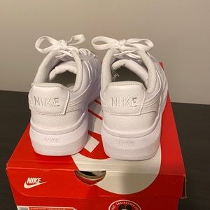 W Nike Court Vision ALTA LTR